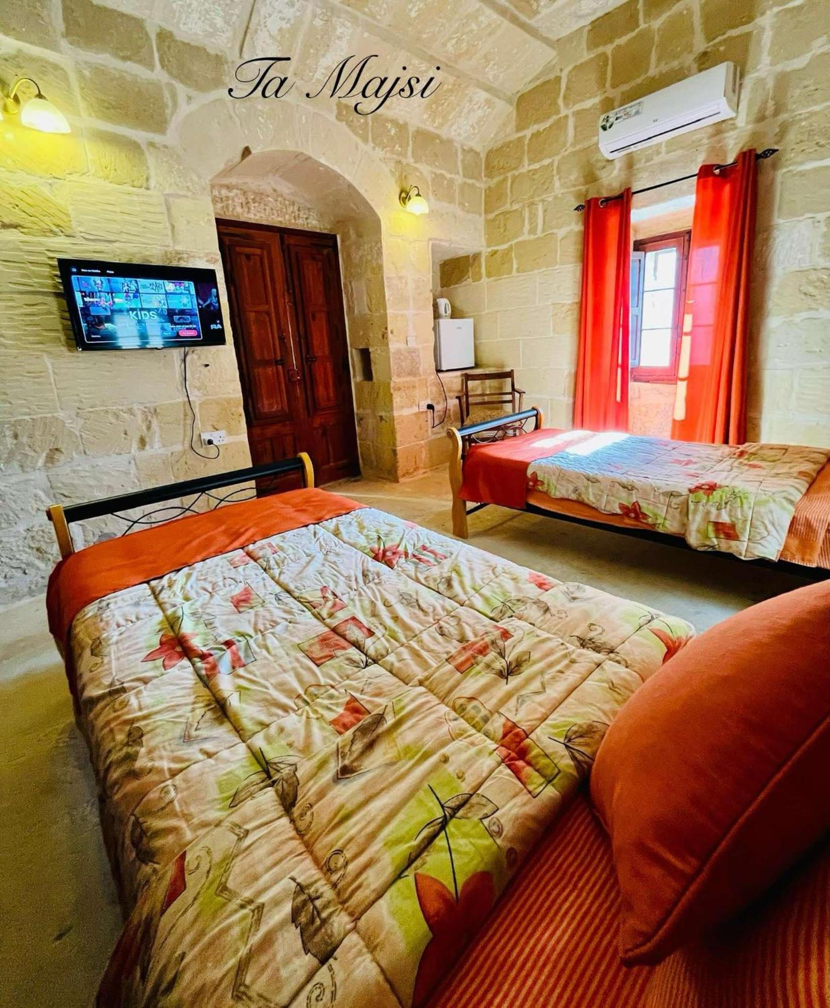 Ta Majsi Farmhouse With Indoor Heated Pool San Lawrenz Exterior photo