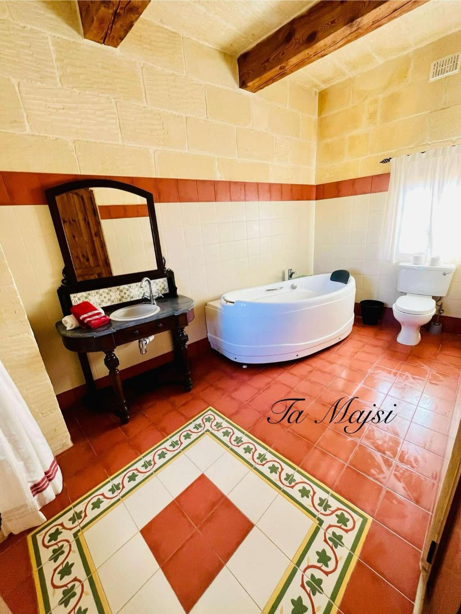 Ta Majsi Farmhouse With Indoor Heated Pool San Lawrenz Exterior photo